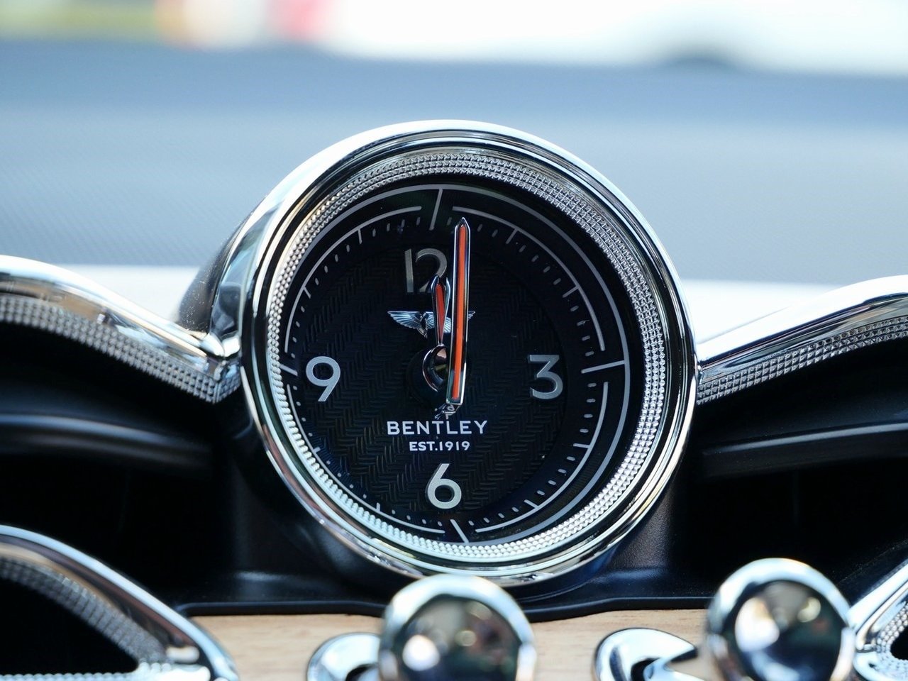 2023 Bentley Bentayga EWB Azure For Sale (8)