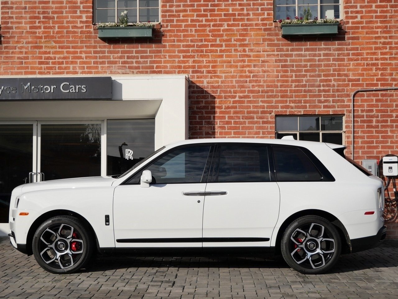 2023 Rolls-Royce Black Badge Cullinan (7)