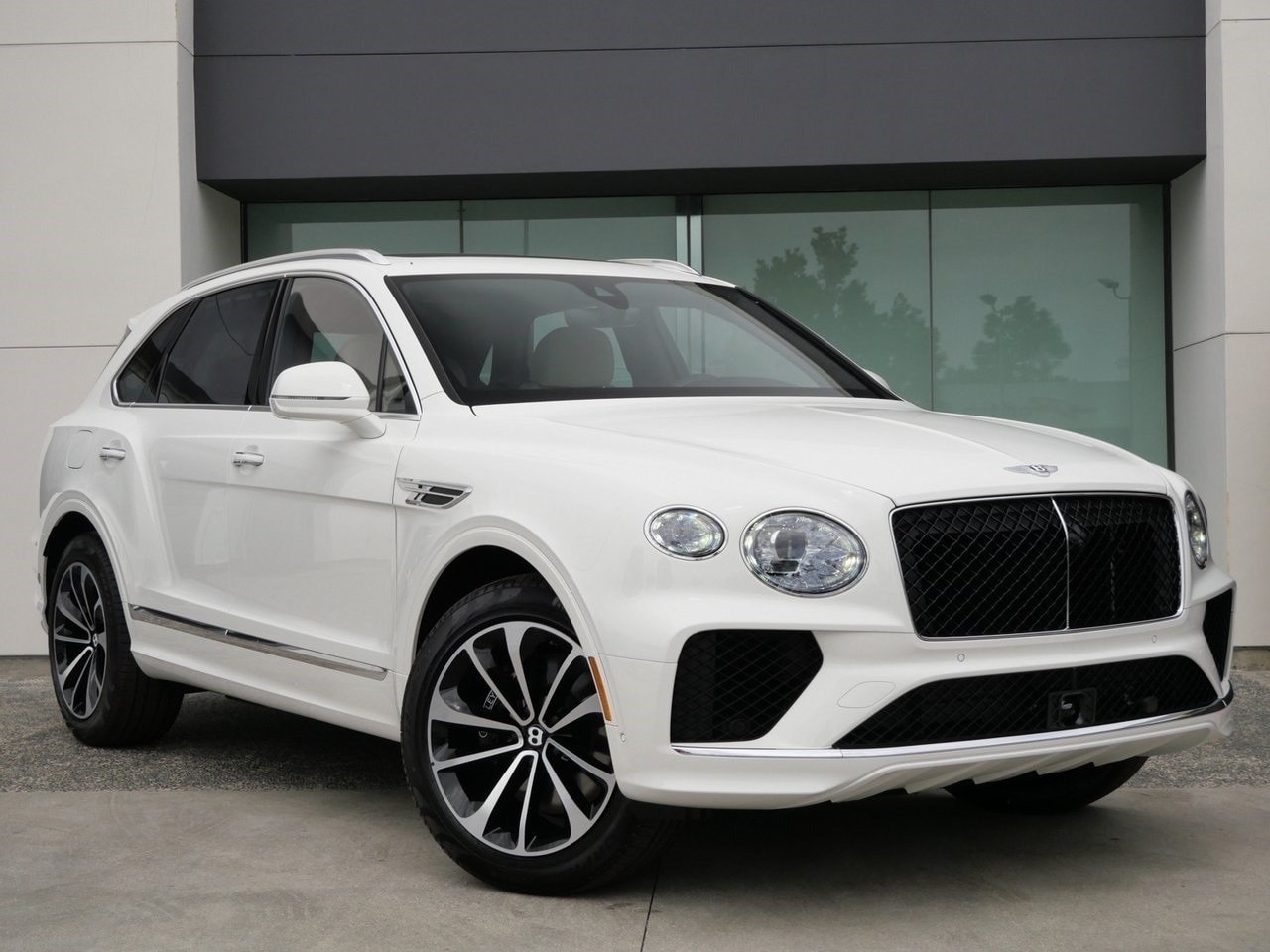 2024 Bentley Bentayga V8 SUV For Sale