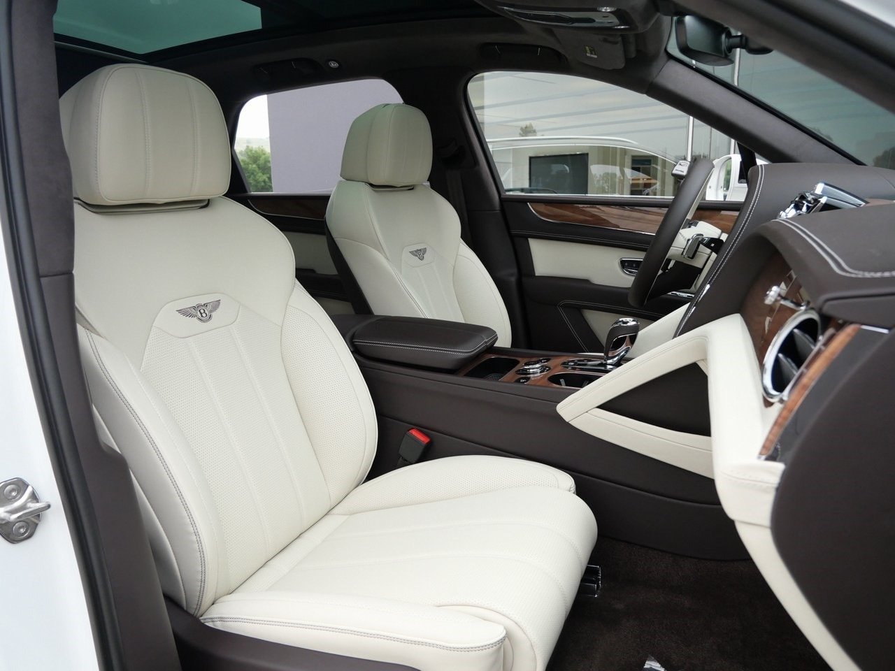 2024 Bentley Bentayga V8 SUV For Sale (4)