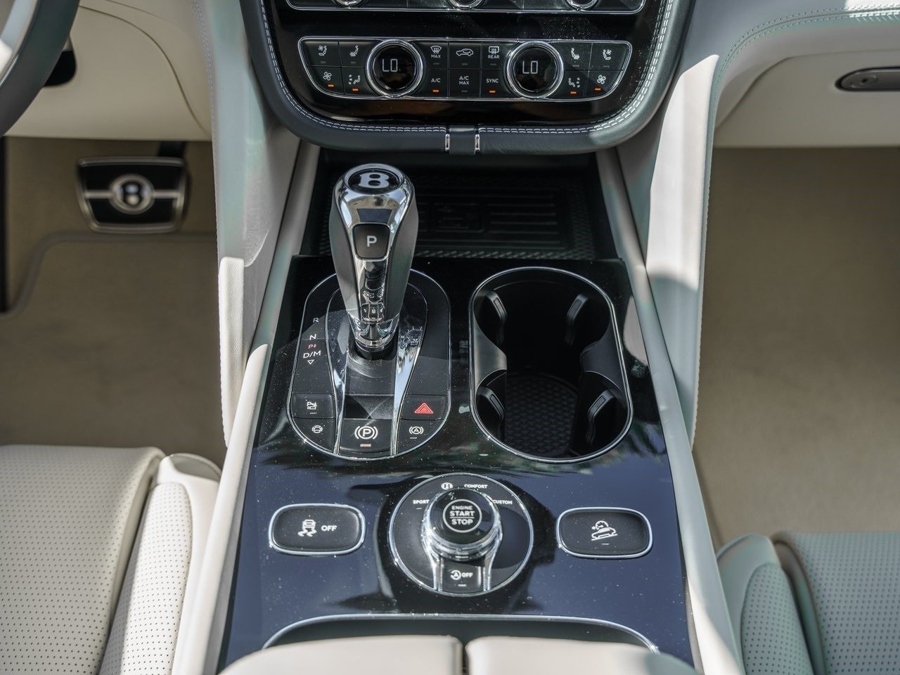 Buy 2024 Bentley Bentayga Azure (27)