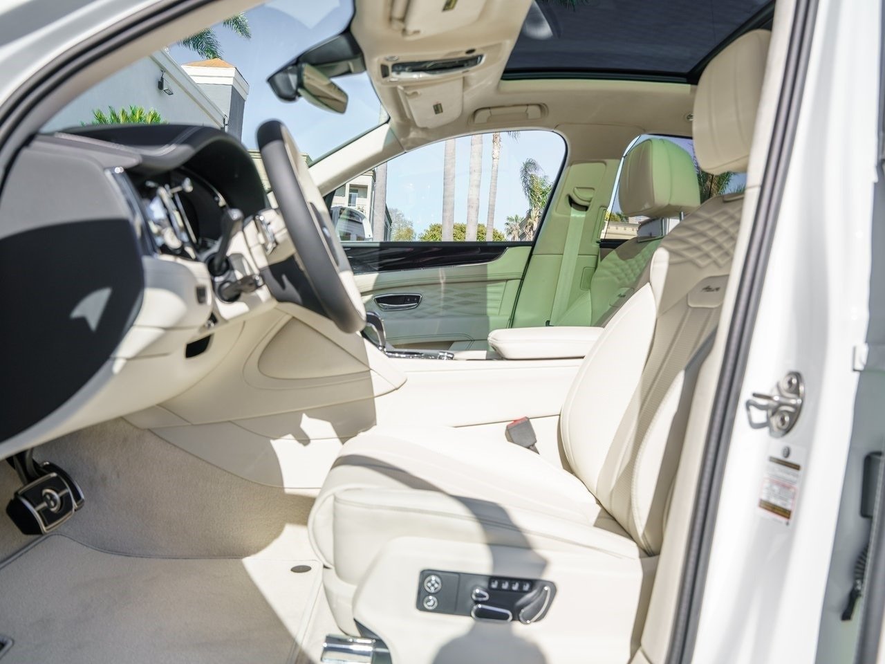 Buy 2024 Bentley Bentayga Azure (37)