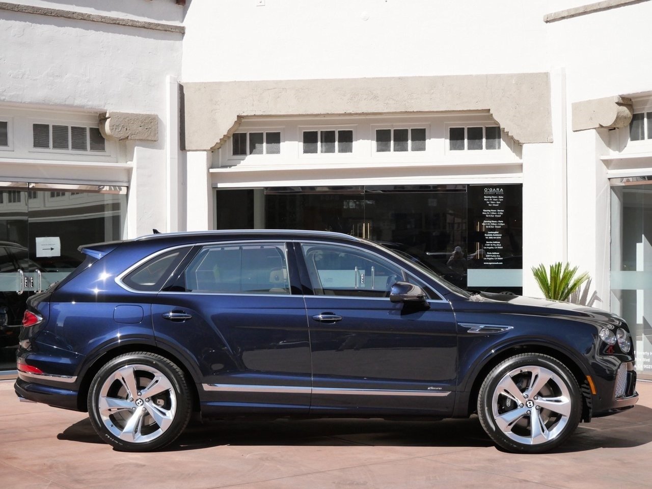 Buy 2024 Bentley Bentayga Azure Hybrid (27)