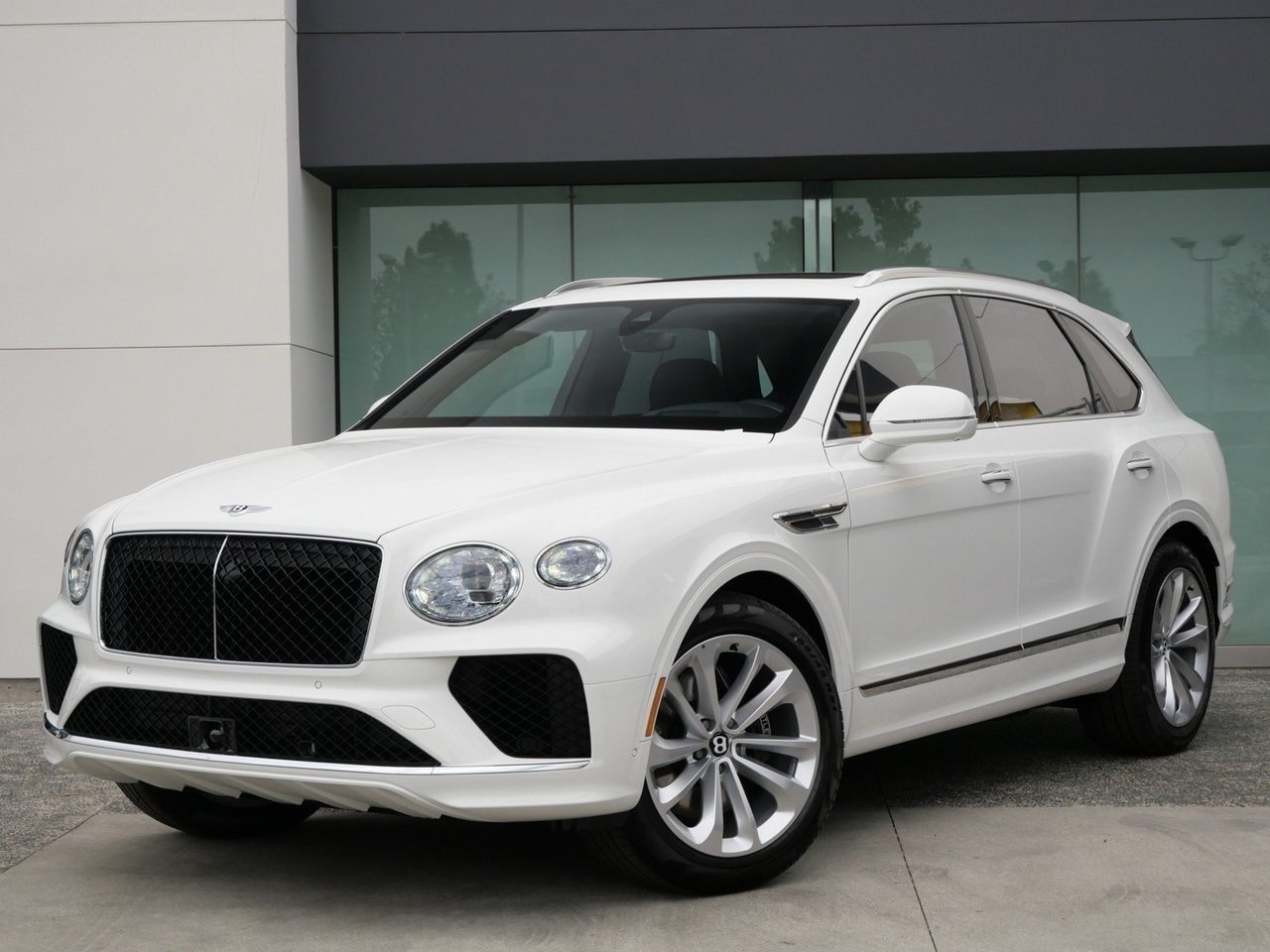 Buy 2024 Bentley Bentayga V8 SUV (17)