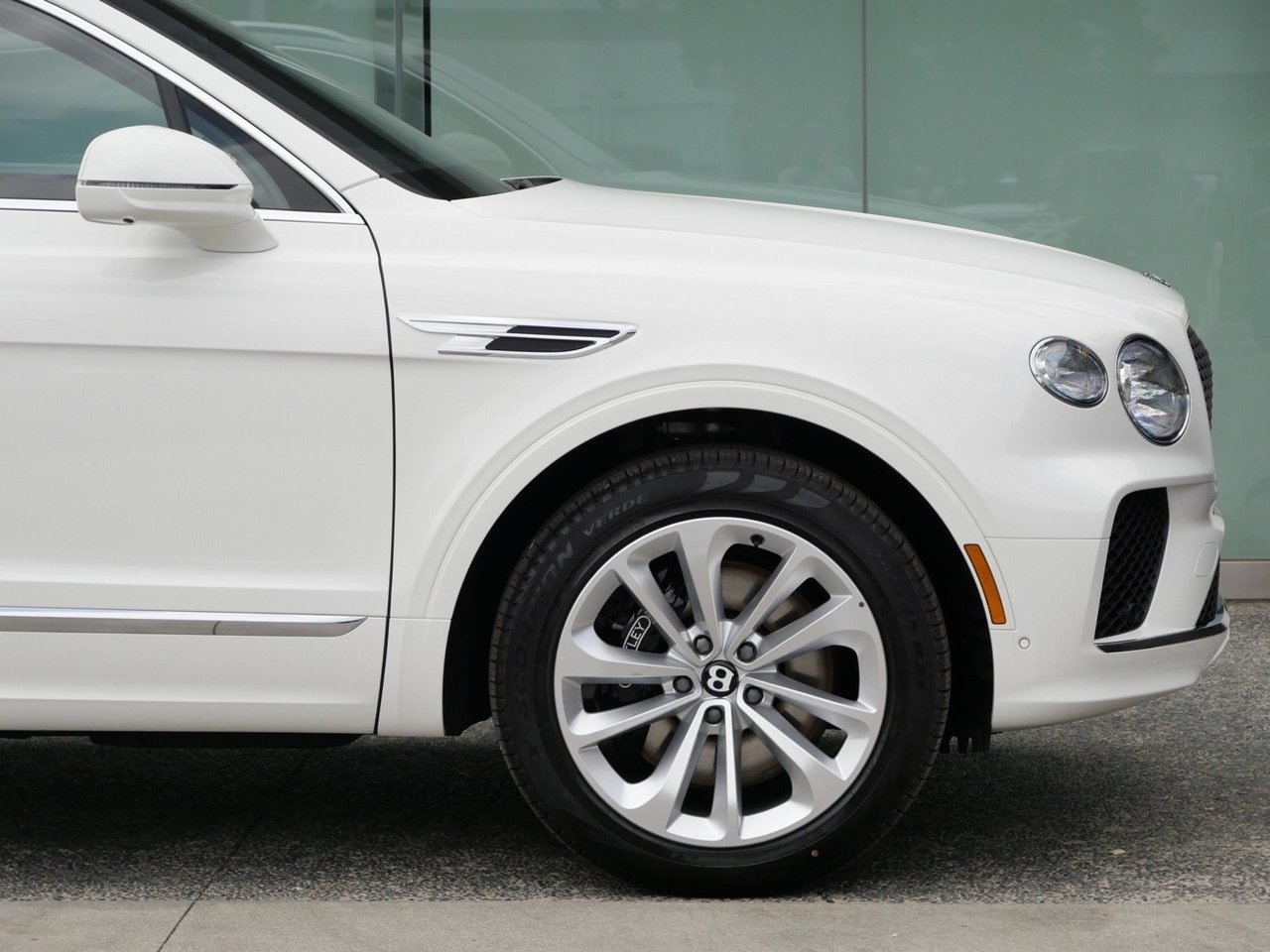 Buy 2024 Bentley Bentayga V8 SUV (21)