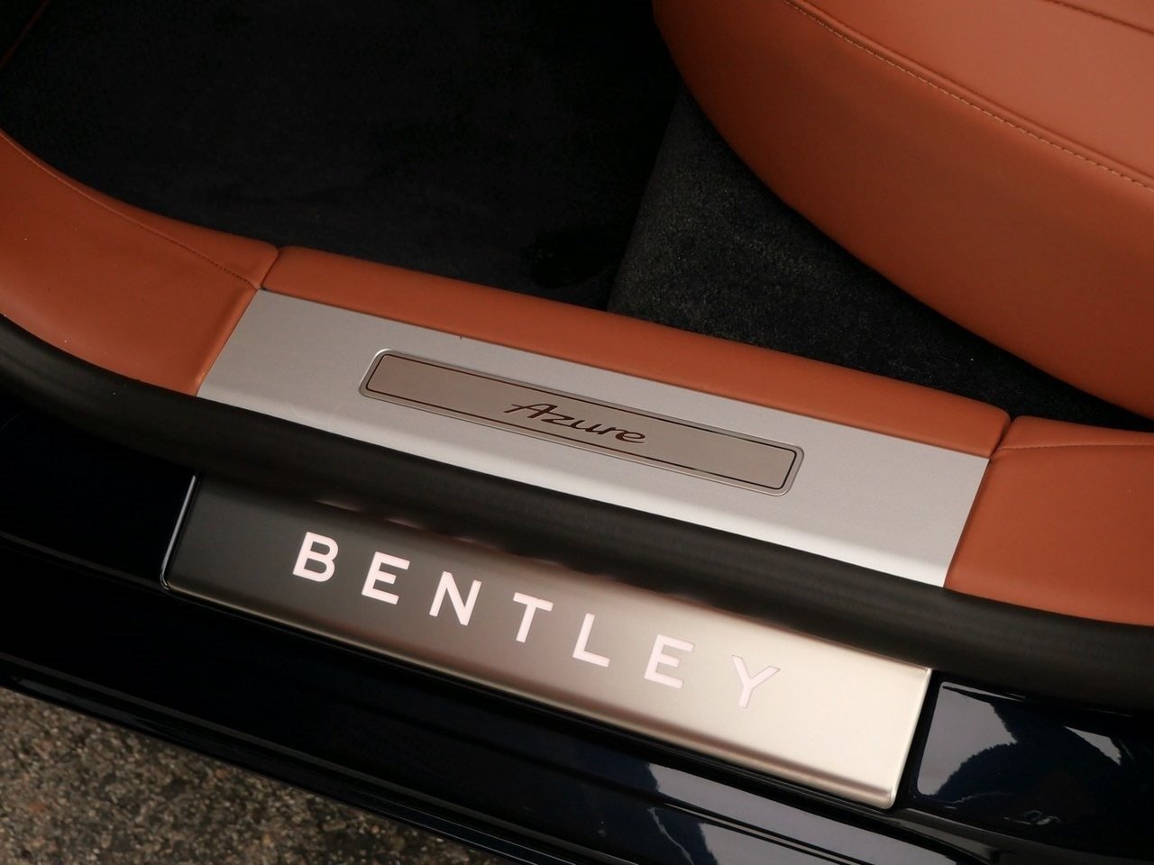 Buy 2024 Bentley Flying Spur Azure Sedan (16)