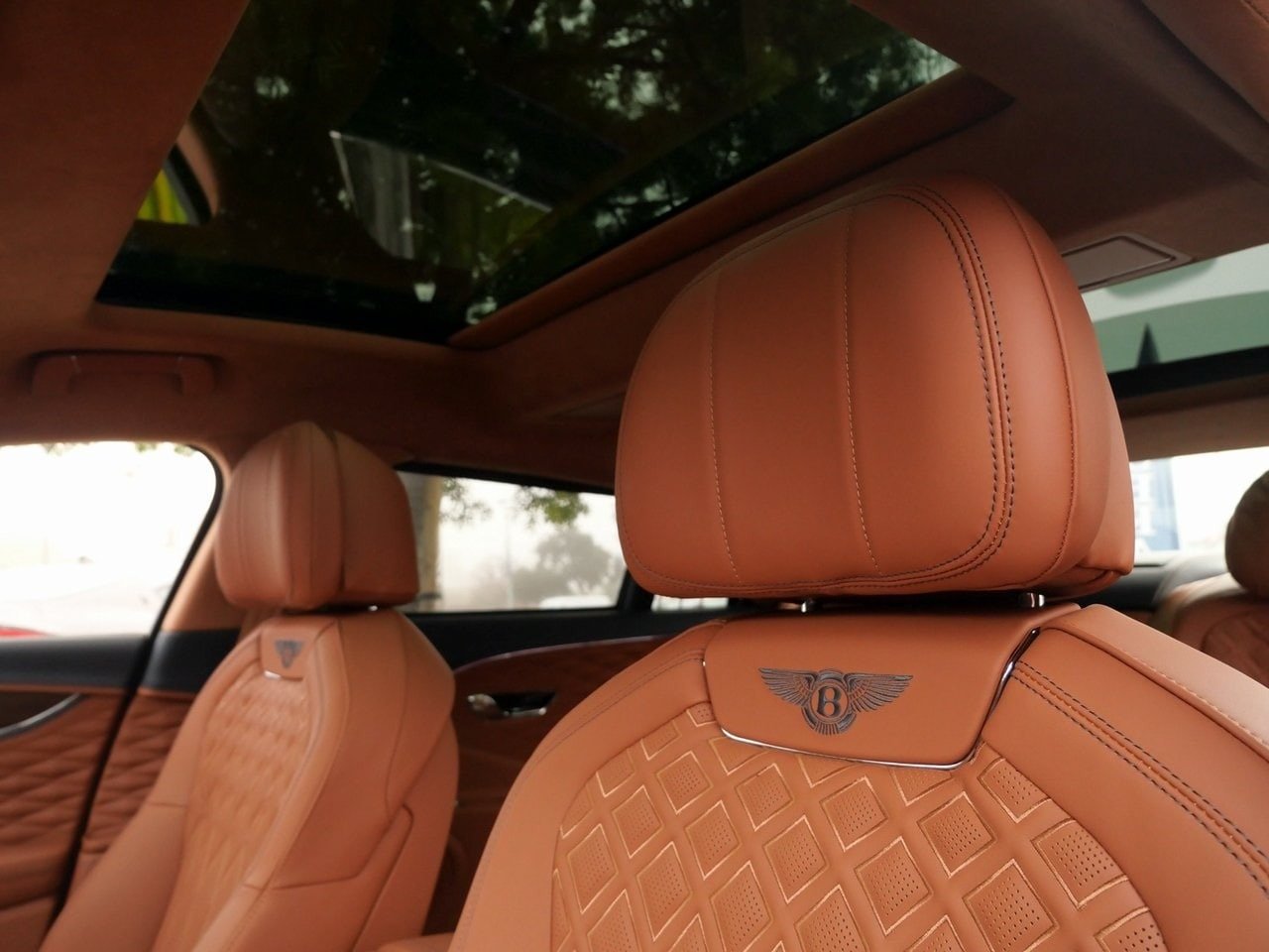 Buy 2024 Bentley Flying Spur Azure Sedan (17)