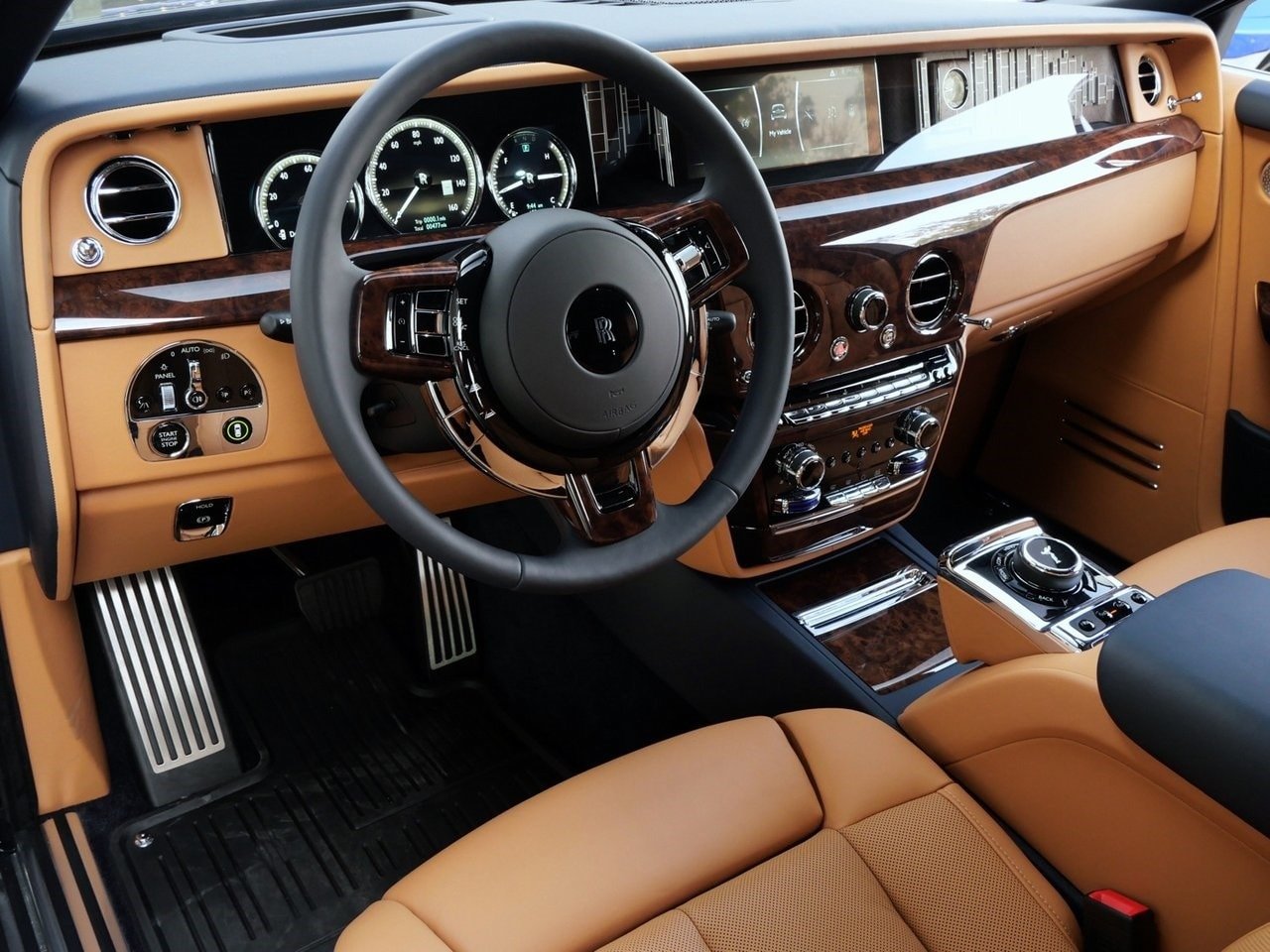 Buy Used 2022 Rolls-Royce Phantom (28)