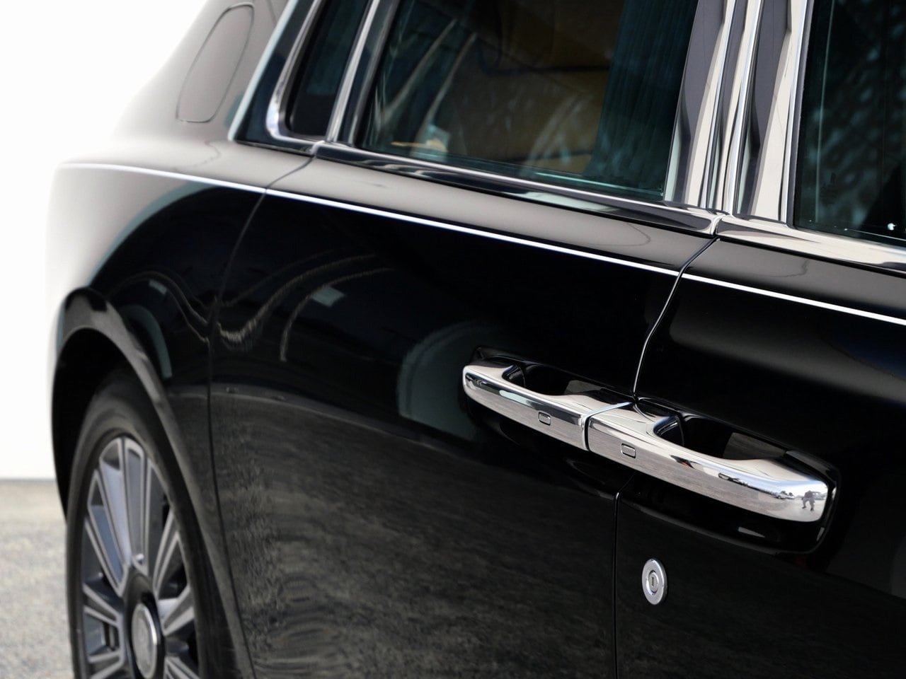 Buy Used 2022 Rolls-Royce Phantom (44)