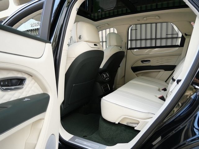 New 2024 Bentley Bentayga Azure Hybrid (13)